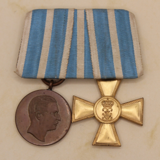 Ordensschnalle mit bronzener Anerkennungsmedaille und Dienstauszeichnung für Unteroffiziere und Soldaten 1. Klasse, Modell 1914-1918