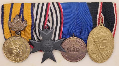 Nachlass mit Ordensschnalle mit Rudolstadt Ehrenmedaille in Gold mit Eichenbruch und Dienstauszeichnung für Unteroffiziere und Soldaten 3. Klasse, Modell 1867-1914