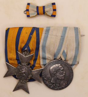 Ordensschnalle mit Sondershausen Ehrenkreuz 4. Klasse und Erinnerungsmedaille zum Regierungs-Jubiläum 1905 inclusive Knopflochschleife