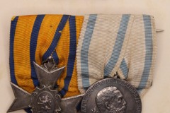 Ordensschnalle mit Sondershausen Ehrenkreuz 4. Klasse und Erinnerungsmedaille zum Regierungs-Jubiläum 1905 inclusive Knopflochschleife